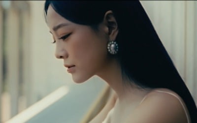 김세정, 또 하나의 '문'…고혹적인 'Top or Cliff'