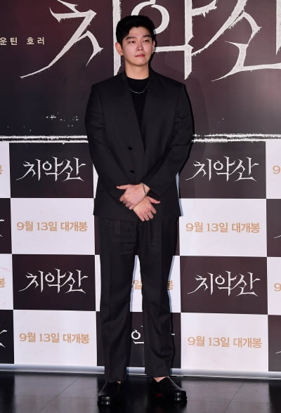[TEN포토] 윤균상 '화려한 비율'