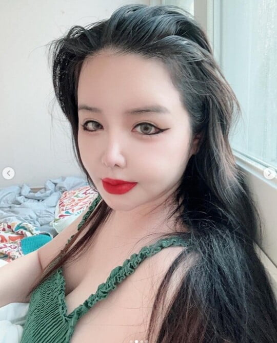(사진=박봄 SNS)