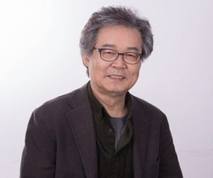 Joo Ho-seong returns to the stage in the two-person play 'One Day Suddenly'