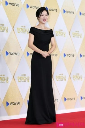 Baek Ji-won, 'Cherry Blossom Garden' stage