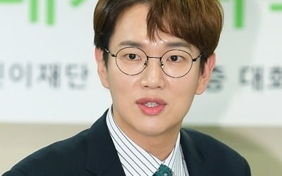 Jang Seong-gyu cries over the news of the late Moonbin's death