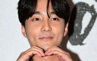 Roy Kim renews contract with Wake One, "Signed based on trust"