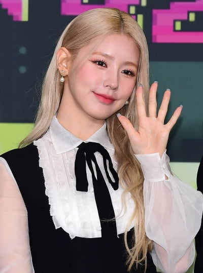 Girls' Miyeon, No. 1 female singer with child-like charm