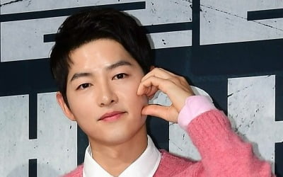 Song Joong-ki, Katy and Hungary, Rome next to Cannes?