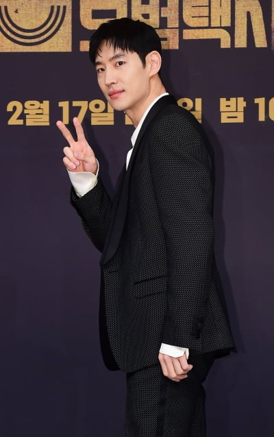 Lee Je-hoon's 'Model Taxi 2', if this momentum continues, 'Model Taxi 3' is possible