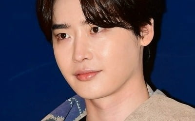 Lee Jong-seok's donation behavior resembles IU's, donating 100 million won