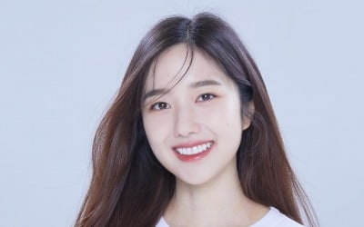 Lee Hye-seong, pure innocence. She's just wearing jeans, but you'd think she's an actress.