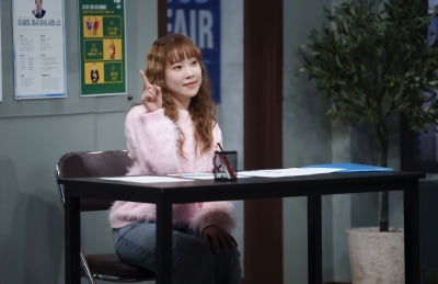 'Clear-eyed' Kim A-young, exclusive contract with Joo Hyun-young