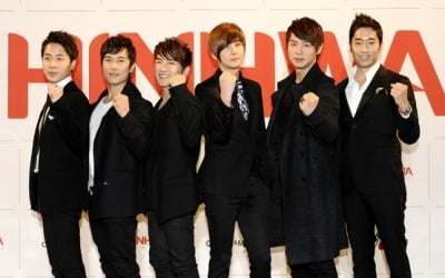 Shinhwa, the '25-year wall' that collapsed on its own