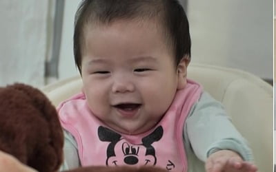 Junbeom declares independence at 7 months old