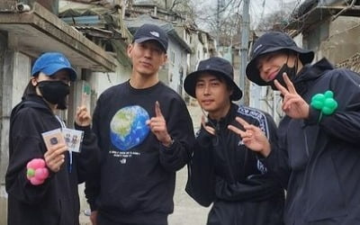 Park Bo-gum, volunteering briquettes with pretty balloons