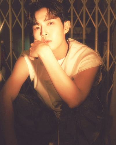Kim Jae-hwan, new single 'Spring Breeze' M/V exceeds 10 million views
