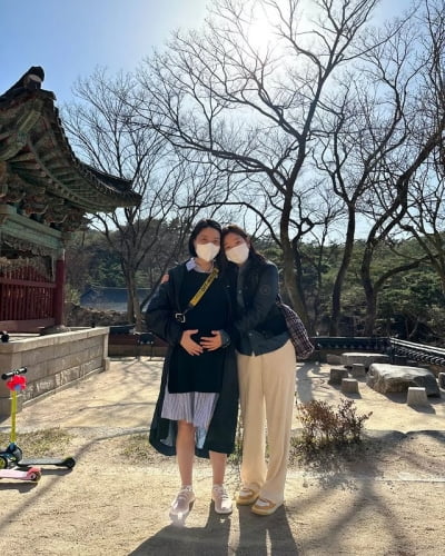Ahn Young-mi, Park So-dam and Nosy Baram