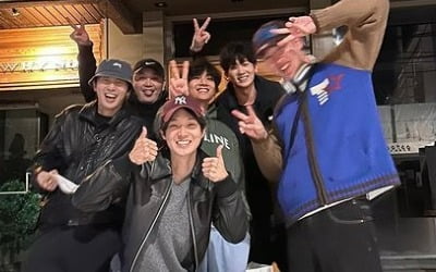 Choi Woo-sik meets Park Seo-joon and V on his birthday