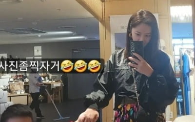 Hwang Jeong-eum, holding on to her playful first child