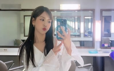 Kang Ye-seul promotes cute 'song stage'