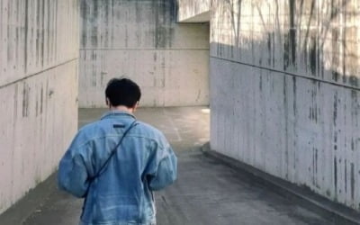 BTS RM, spring 'blue-blue fashion'