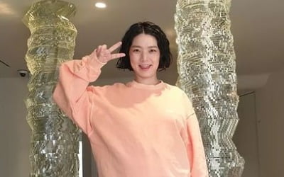 'Pregnant' Ahn Young-mi shows off wearing clothes provided by Shin Bong-seon