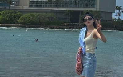 Jeong Ye-in from Lovelyz, goddess moment at the beach