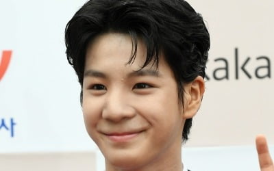 Jeong Dong-won, a 17-year-old prince drunk on 'adult play'