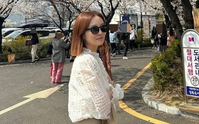 Cherry blossom viewing with Kim So-young and Oh Sang-jin