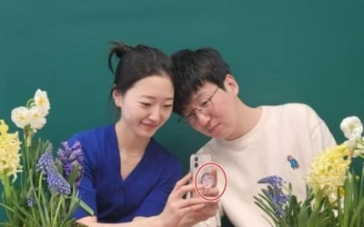 'I'm Solo' Youngsook captures GripTalk with Gwangsu's photo
