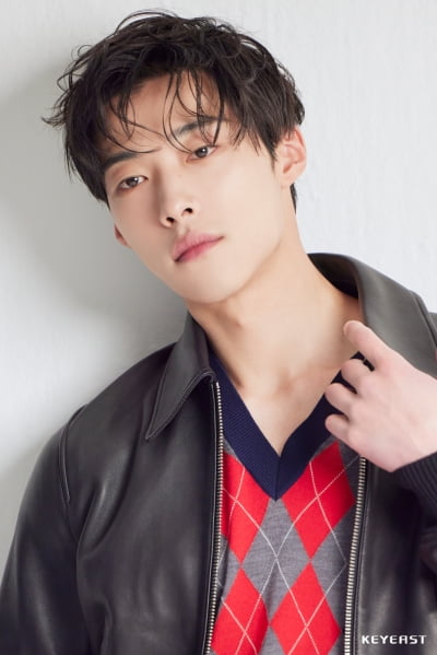 Woo Do-hwan, it's foul if you're this sexy