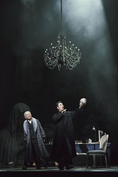 Park Hae-soo "'Yoo In-chon thinks of me as a fellow actor, not a junior.'"