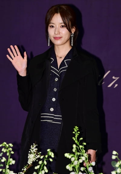 Han Hyo-joo attends Lee Seung-gi's wedding, "Be happy"