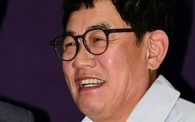 Kyung-gyu Lee went to the emergency room due to excessive bleeding from a stomach ulcer.