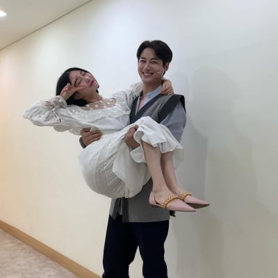 Ayane, jealous of Sunye's visual level difference