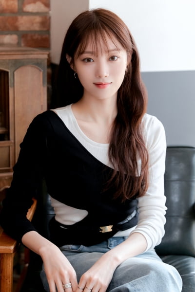 Lee Sung-kyung, “I was far away from the filming set with Kim Young-kwang”