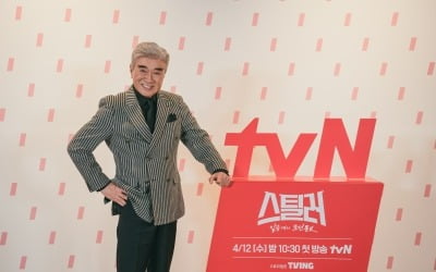 Deok-Hwa Lee “It's my first time wearing a white wig, everyone says it suits me well”