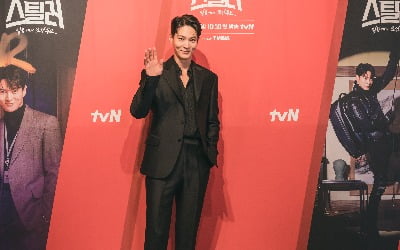 Joo Won “The hero's name is Skunk. There are so many cool names, why?”