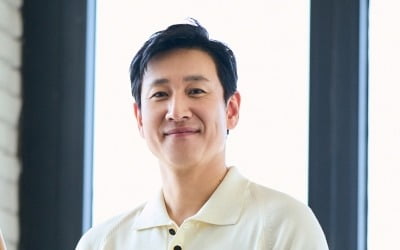 Lee Seon-gyun, “Suddenly, director Jang Hang-jun and I are rivals in 'Killing Romance'”