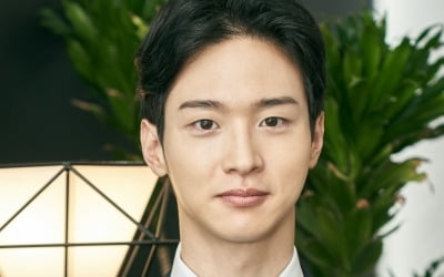 Jang Dong-yoon and Park Yu-na have been dating for 5 years.