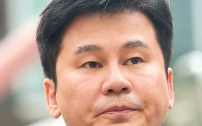 Prosecutors add charge of coercing interview to YG's Yang Hyun-suk