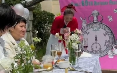 Kwon Jin-young, CEO of 'Lee Seung-gi's agency Hook', spotted on Jeju Island