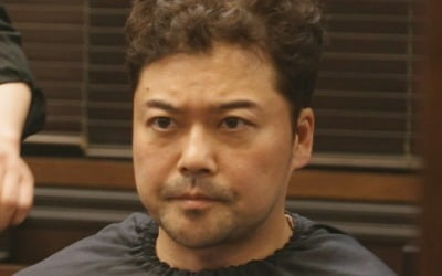 Jeon Hyun-moo takes off his cuteness and puts on a sexy look