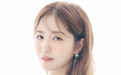 Da-kyung Jeong of 'The Trot Show' selected as MC for Gimhae Special