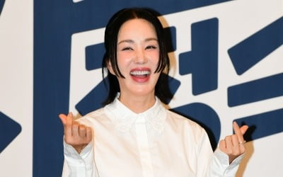 Eom Jeong-hwa wins the 2023 Brand of the Year Award as a Multitainer