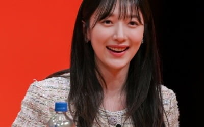 Pyo Ye-jin captivates Seo Jang-hoon