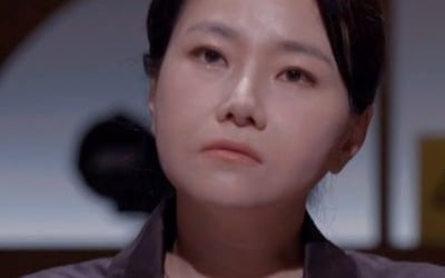 Kwon Ye-young stands in front of the camera for the first time in 18 years
