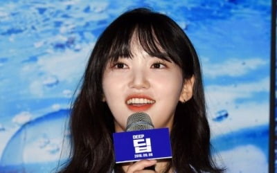 “The late Jeong Chae-yul, a shining star in my heart… I will remember you for a long time.”