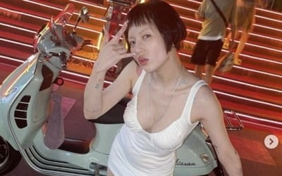 Hyuna, eyebrows disappeared and jagged bangs