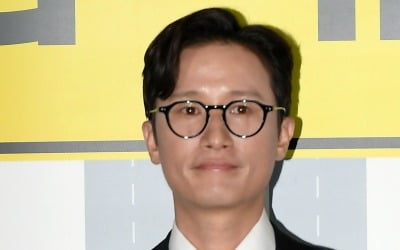 Song Sae-byeok, Makestar exclusive contract