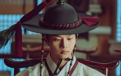 Falling in love with 'sub-male lead' Cha Hak-yeon
