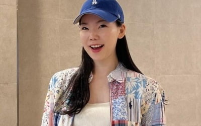 Lee Da-eun, oily hair covered with a hat