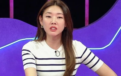 Han Hye-jin gets angry at her boyfriend for asking his ex-girlfriend to pay him for dates.